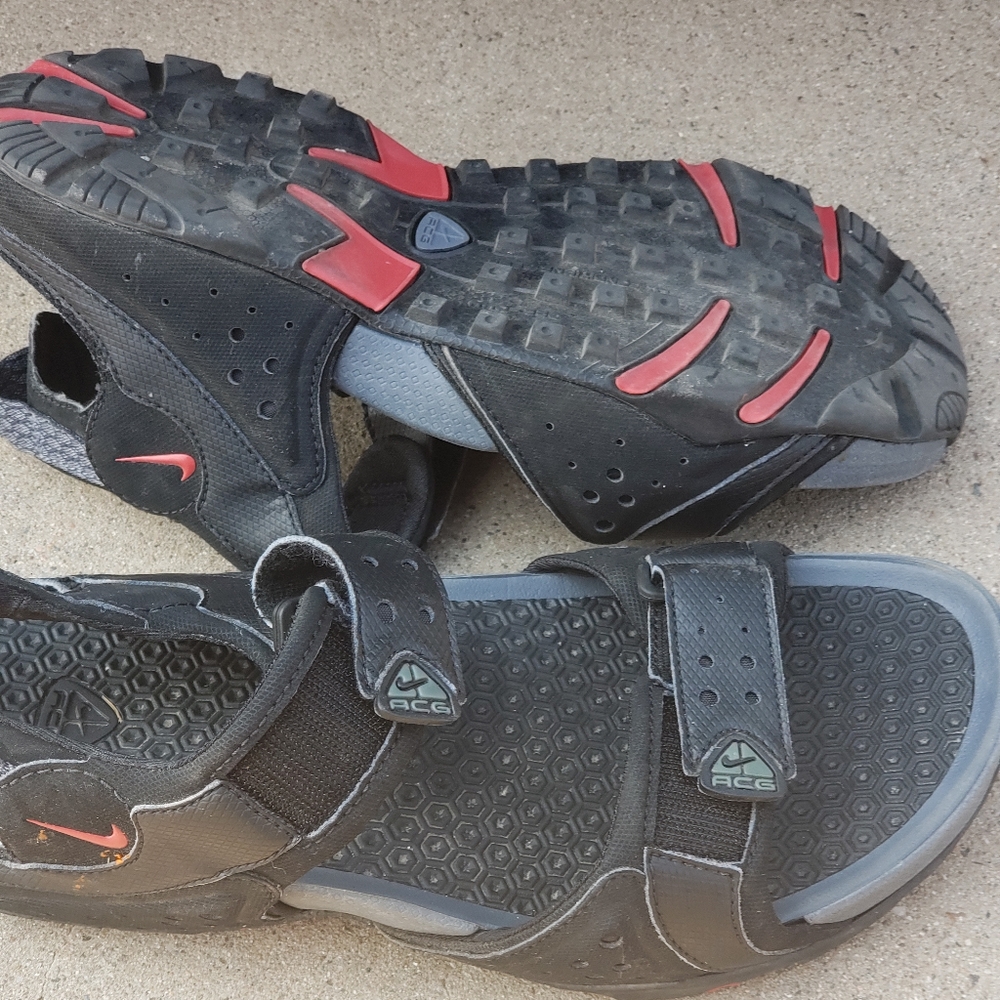 Nike sandals. Make Offer!! Need gone!!